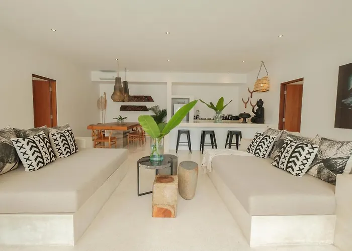 Rumah Santai Luxury 2 Bedrooms With Private Pool